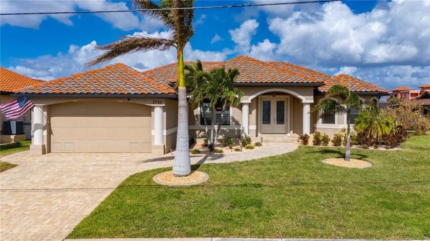 This beautiful 3 bed/ 2bath waterfront pool home, offers a - Beach Home for sale in Punta Gorda, Florida on Beachhouse.com