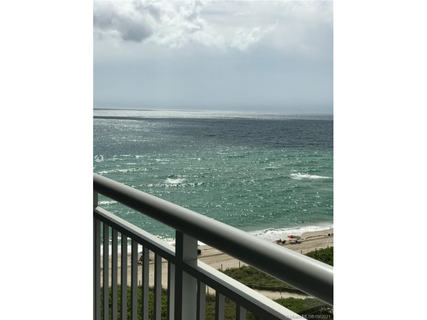 Great remodeled unit! Bright light and spacious in oceanfront - Beach Condo for sale in Miami Beach, Florida on Beachhouse.com