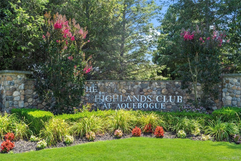Gem of the North Fork at The Highlands at Aquebogue! This - Beach Home for sale in Aquebogue, New York on Beachhouse.com