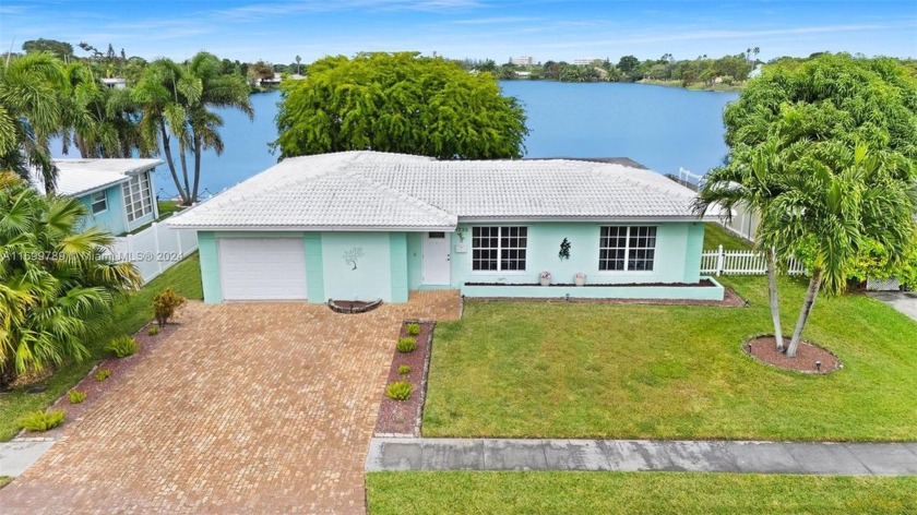 Step into this beautifully maintained 3-bedroom, 2-bathroom - Beach Home for sale in Oakland Park, Florida on Beachhouse.com