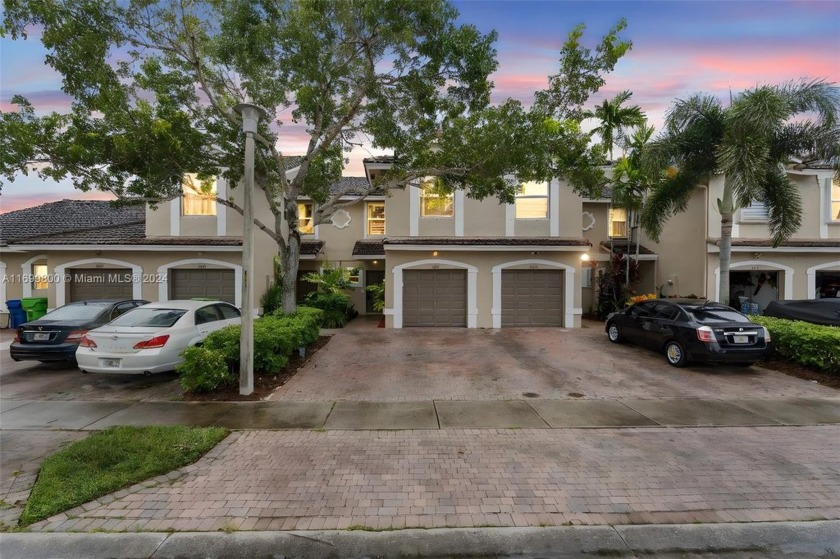 SELLER OFFERING $5,000 credit with a FULL PRICE OFFER! Welcome - Beach Townhome/Townhouse for sale in Sunrise, Florida on Beachhouse.com