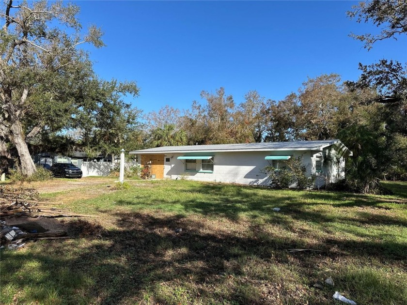 This FIXER-UPPER could be the perfect opportunity to create your - Beach Home for sale in Punta Gorda, Florida on Beachhouse.com