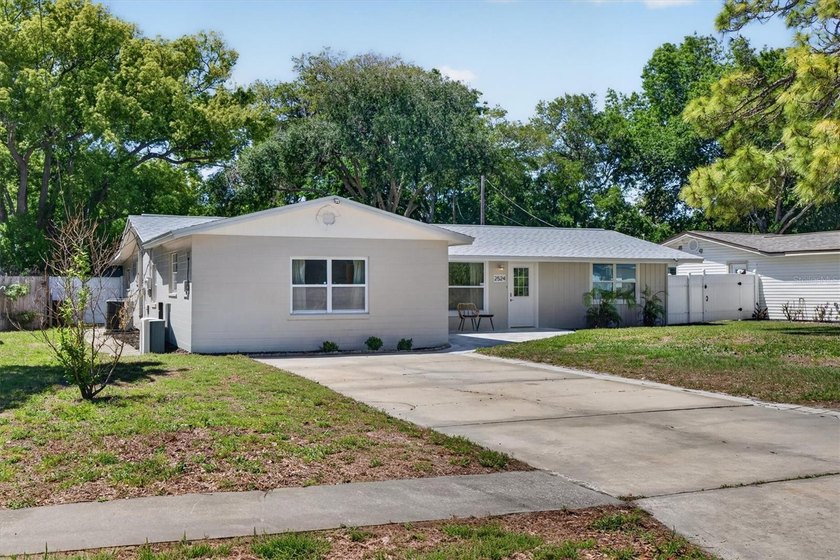 One or more photo(s) has been virtually staged. Welcome to 2524 - Beach Home for sale in South Daytona, Florida on Beachhouse.com