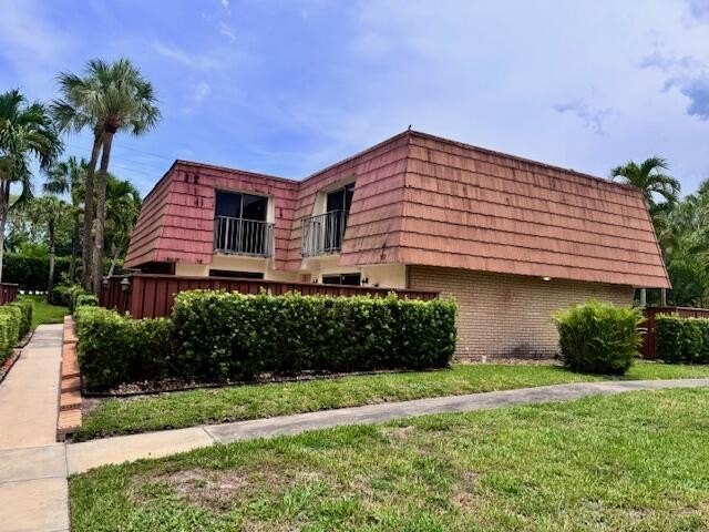 This spacious 2-bedroom, 2.5-bath townhome offers an excellent - Beach Townhome/Townhouse for sale in Boynton Beach, Florida on Beachhouse.com