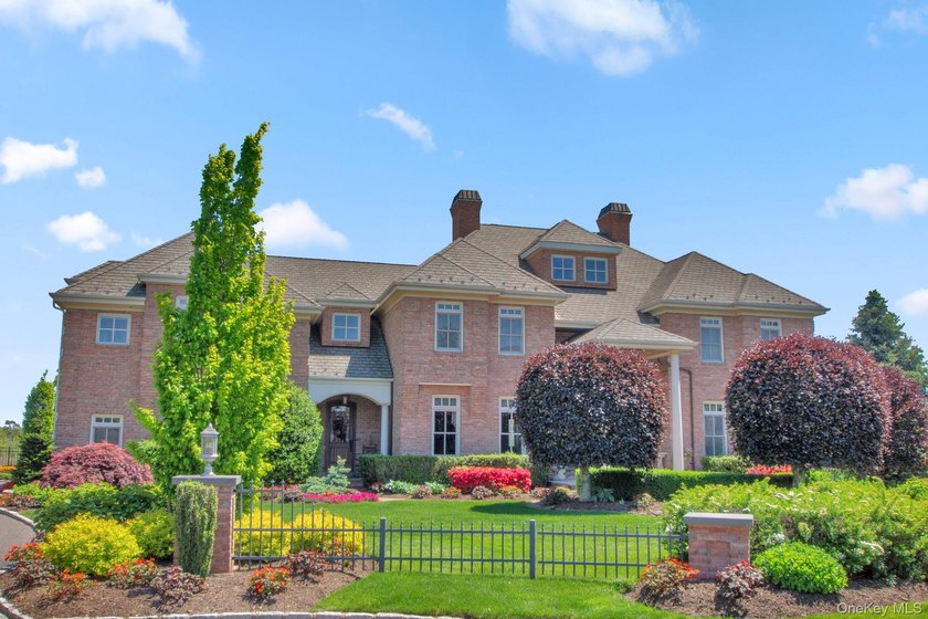 WATERFRONT ~ TRUE HARBOUR ESTATES LUXURIOUS NEWLY RENOVATED - Beach Home for sale in West Islip, New York on Beachhouse.com