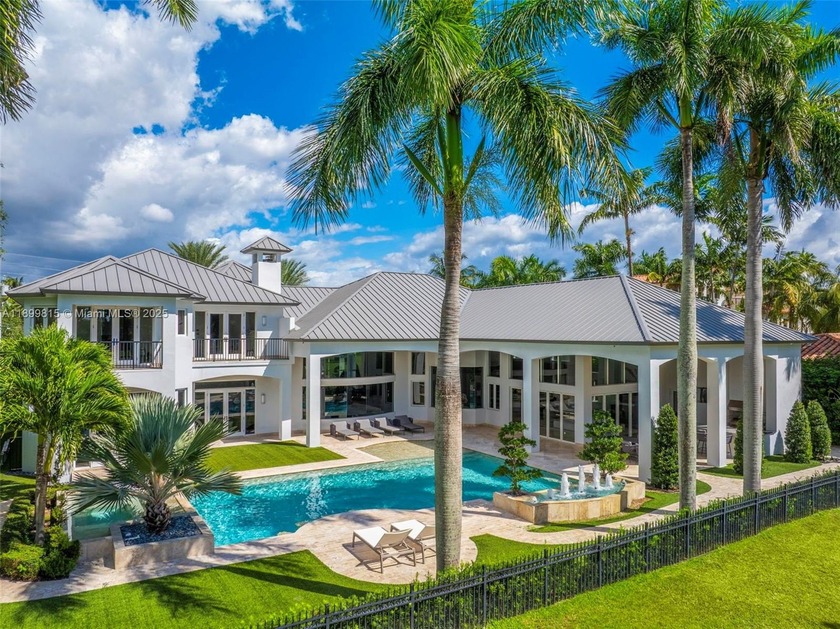 Welcome to the best-positioned residence on Coral Ridge Country - Beach Home for sale in Fort Lauderdale, Florida on Beachhouse.com