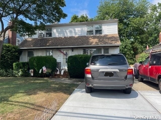 Incredible opportunity!! Well Maintained Four Bedroom Expanded - Beach Home for sale in Bellmore, New York on Beachhouse.com