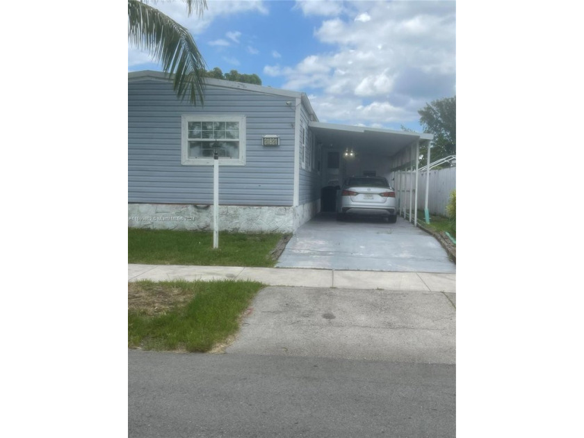 Excellent property for a new and up and coming family. 3/2 or it - Beach Home for sale in Pembroke Pines, Florida on Beachhouse.com