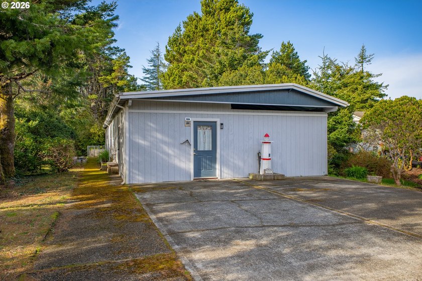 Don't miss the opportunity to purchase this well-maintained - Beach Home for sale in Florence, Oregon on Beachhouse.com