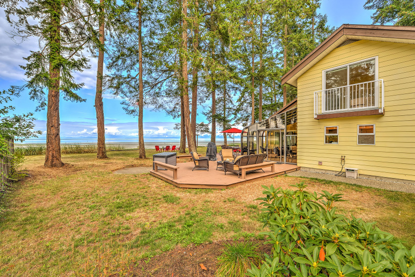 Oceanfront 3 Bedroom Walk Out Beach - Beach Vacation Rentals in Comox, British Columbia on Beachhouse.com
