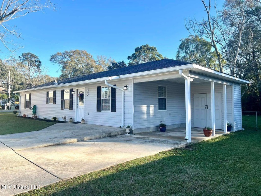 Charming 3-bedroom, 1-bathroom home in the heart of Long Beach! - Beach Home for sale in Long Beach, Mississippi on Beachhouse.com