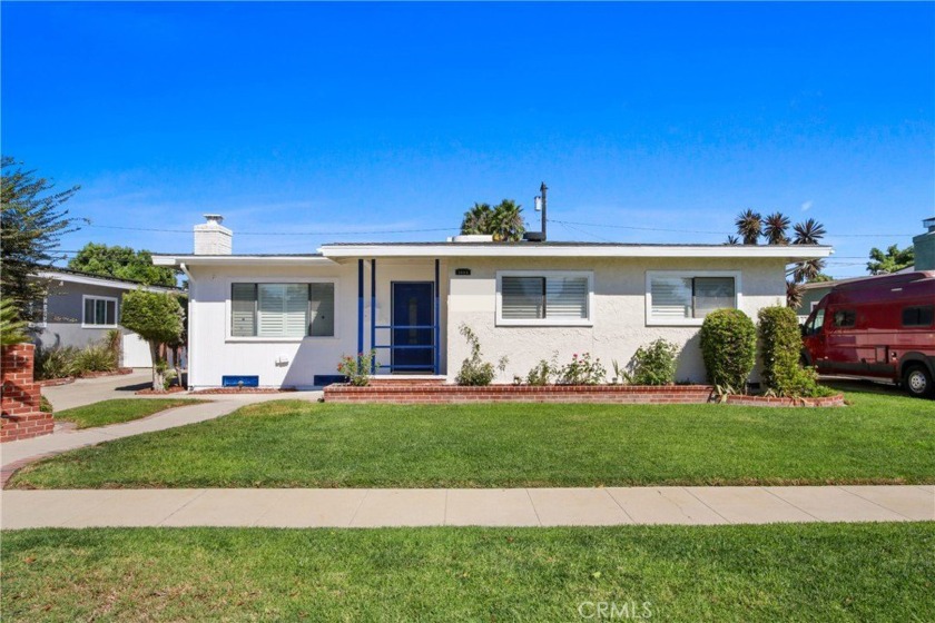 Welcome to 2690 Senasac Ave, beautifully turnkey and updated - Beach Home for sale in Long Beach, California on Beachhouse.com