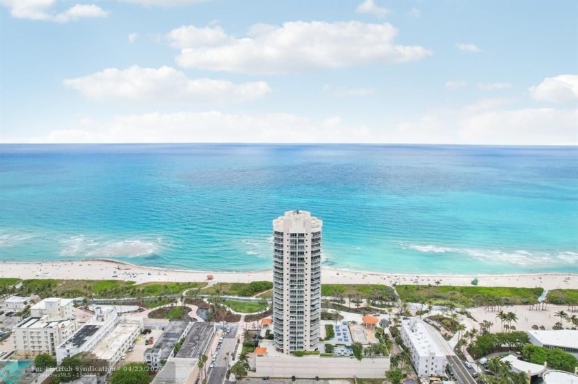 Wake up to sweeping 180-degree views of ocean and Miami skyline - Beach Condo for sale in Miami Beach, Florida on Beachhouse.com