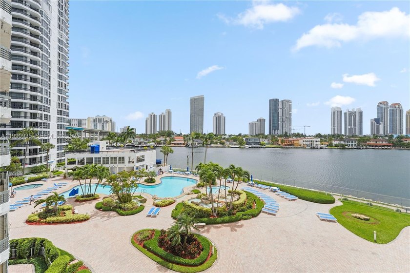 Beautiful views overlooking the Intracoastal, resort-style pool - Beach Condo for sale in Aventura, Florida on Beachhouse.com