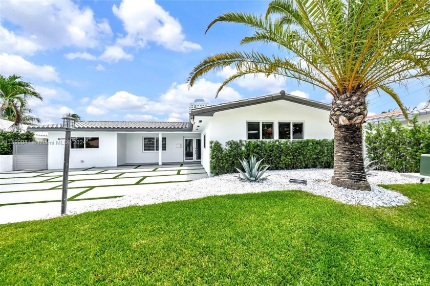 Come live waterfront! This luxurious oasis sits on a cul-de-sac - Beach Home for sale in Miami, Florida on Beachhouse.com