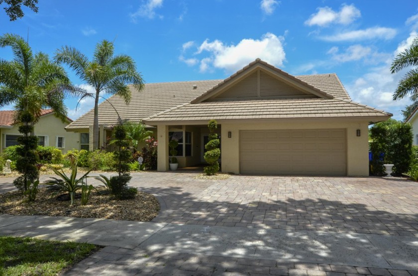 Rarely available 4-bedroom, 2.5-bath home in Lakewood Oaks. This - Beach Home for sale in Boca Raton, Florida on Beachhouse.com