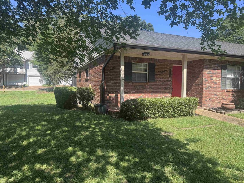 Located in a quiet and convenient area of Tallahassee, this - Beach Townhome/Townhouse for sale in Tallahassee, Florida on Beachhouse.com