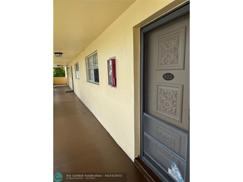 Excellent opportunity for anyone looking for a spacious 2 - Beach Condo for sale in Sunrise, Florida on Beachhouse.com