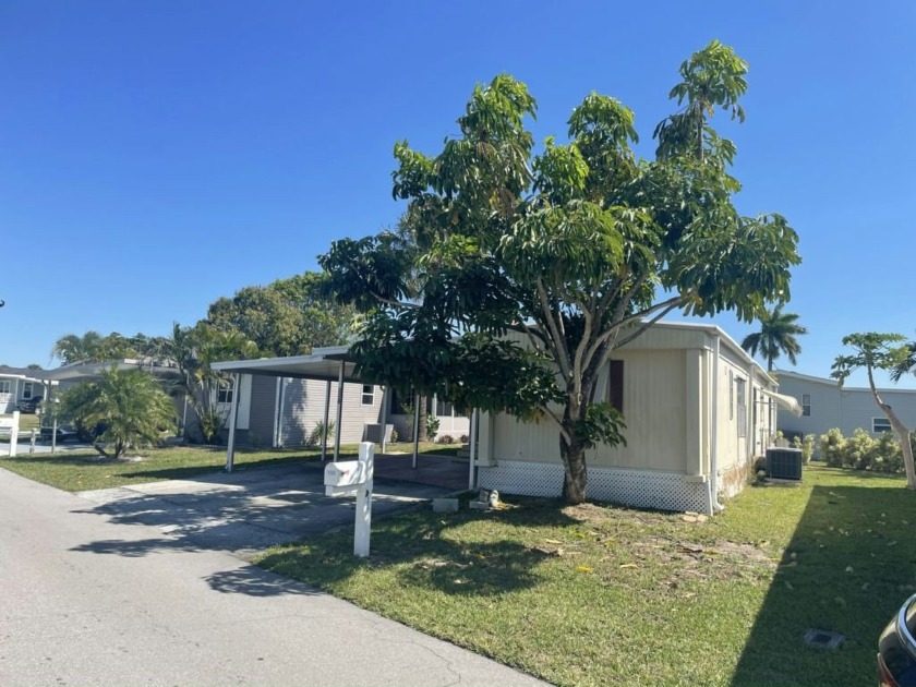 Make your new home in Palm Lake Estates, a well-maintained - Beach Home for sale in Riviera Beach, Florida on Beachhouse.com