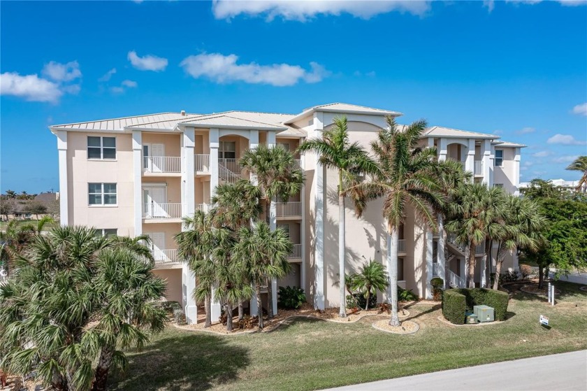 SPACIOUS WATERFRONT CONDO IN PGI W/DEEDED DOCK & QUICK BOATING - Beach Condo for sale in Punta Gorda, Florida on Beachhouse.com