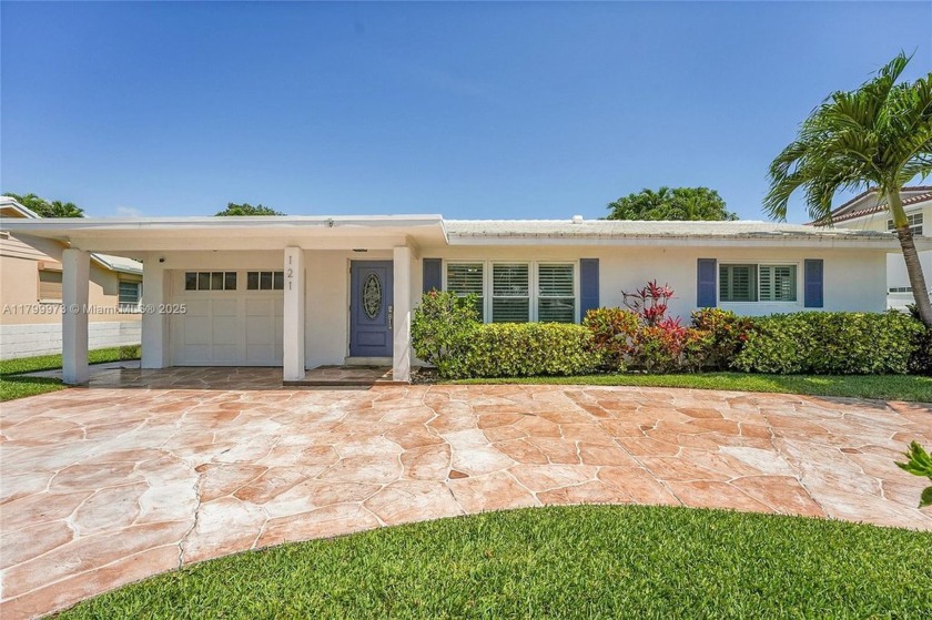 Amazing, renovated property and location in prestigious Palm - Beach Home for sale in Palm Beach Shores, Florida on Beachhouse.com