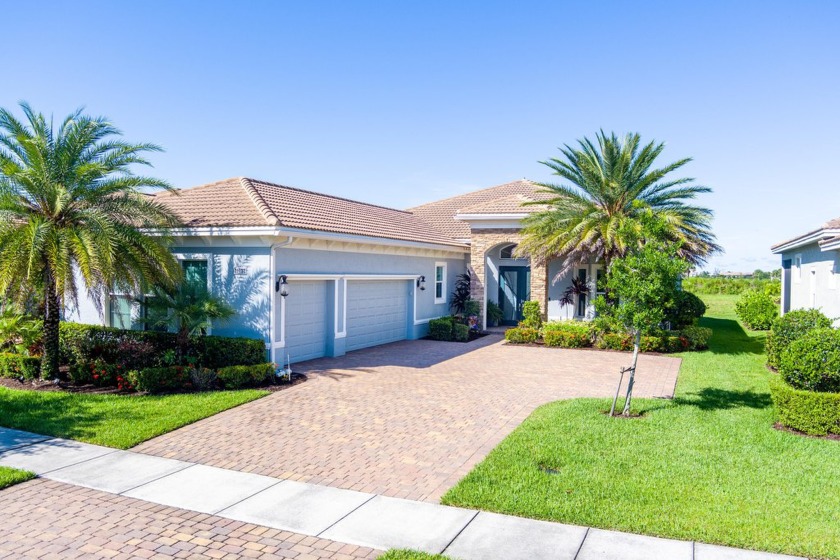 Beautiful all en-suite Bellacerra home with luxury upgrades that - Beach Home for sale in Port Saint Lucie, Florida on Beachhouse.com