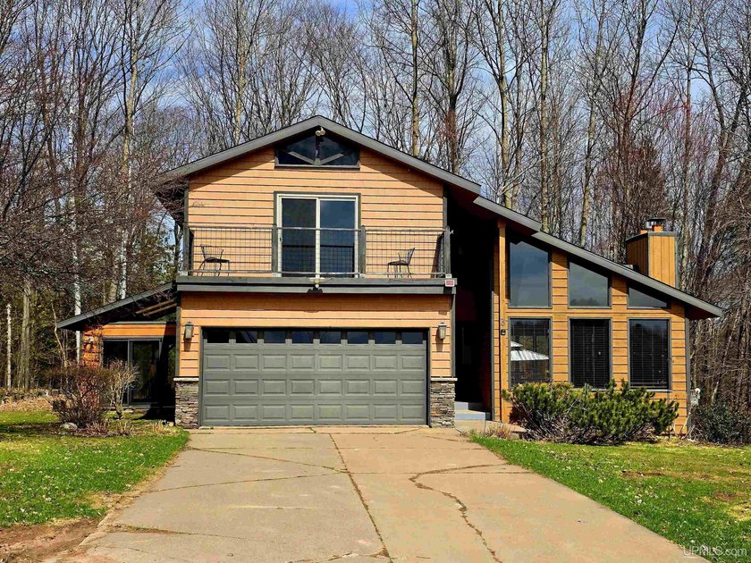 Motivated Sellers! Welcome to 3 Hidden Creek Drive, where 13.26 - Beach Home for sale in Marquette, Michigan on Beachhouse.com