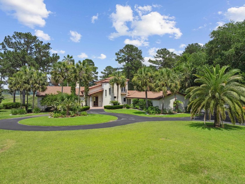 Stunning Waterfront Estate - Your Dream Home Awaits! This - Beach Home for sale in Tallahassee, Florida on Beachhouse.com
