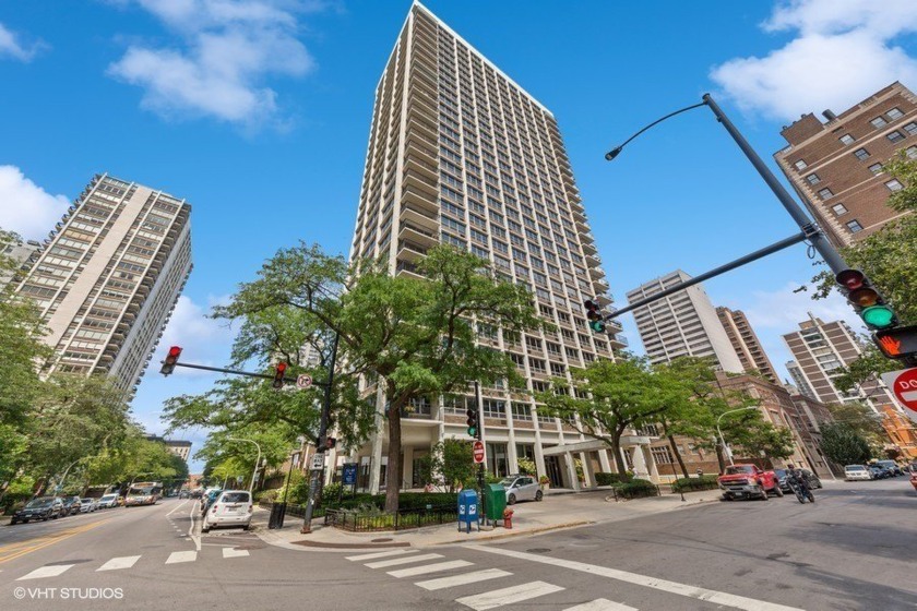 Stunningly remodeled unit on high floor featuring incredible - Beach Home for sale in Chicago, Illinois on Beachhouse.com