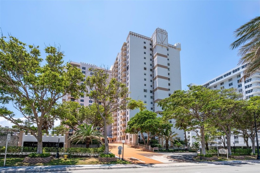 Stunning High-Rise Condo impeccably renovated. Experience a - Beach Condo for sale in Hallandale Beach, Florida on Beachhouse.com