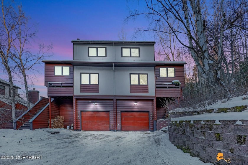 Well-designed 3-bedroom, 2 1/2 bath multi-level end unit offers - Beach Condo for sale in Anchorage, Alaska on Beachhouse.com