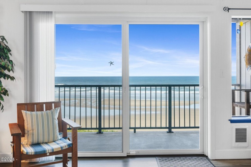 This ocean-front condo in Nye Beach is calling your name! You - Beach Condo for sale in Newport, Oregon on Beachhouse.com