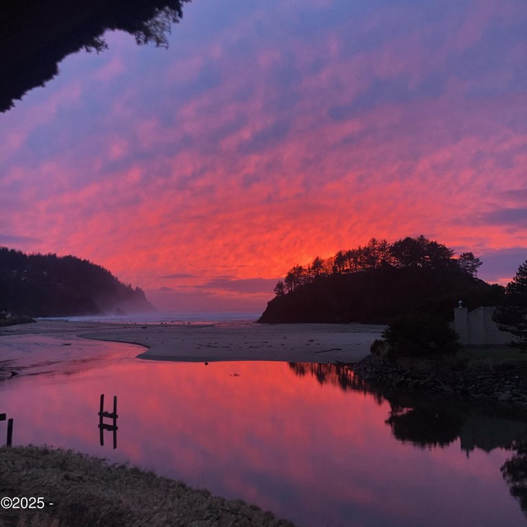 Beautiful Proposal Rock/Neskowin Lodge Condominium unit with - Beach Condo for sale in Neskowin, Oregon on Beachhouse.com