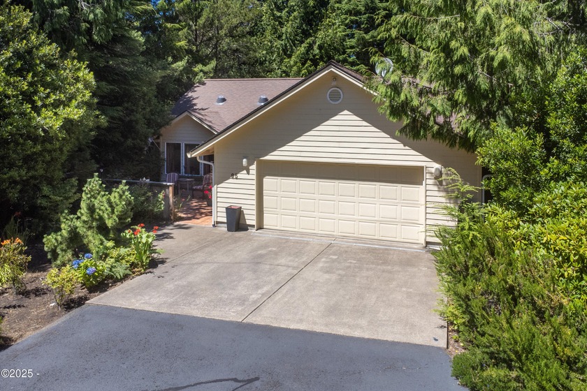 Award Winning Little Whale Cove Community! Spacious one level - Beach Home for sale in Depoe Bay, Oregon on Beachhouse.com