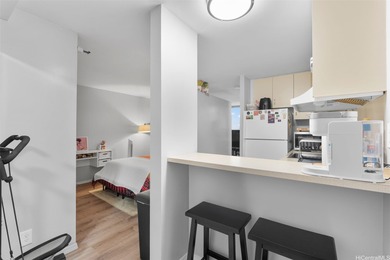 Beach Condo Active Under Contract in Pearl City, Hawaii