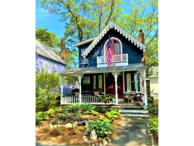 Beach Home Sale Pending in Oak Bluffs, Massachusetts