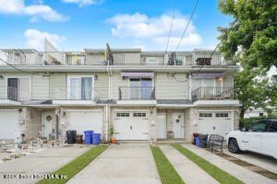 Beach Townhome/Townhouse Sale Pending in Staten Island, New York