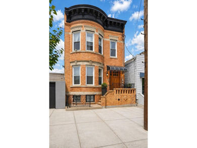 Beach Home For Sale in Queens, New York