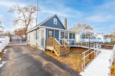Beach Home For Sale in Wareham, Massachusetts