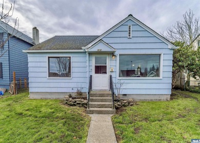 Beach Home For Sale in Port Angeles, Washington