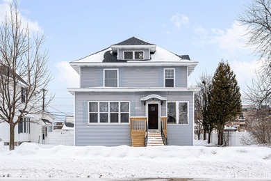 Beach Home For Sale in Escanaba, Michigan