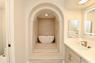 Beach Condo For Sale in Honolulu, Hawaii