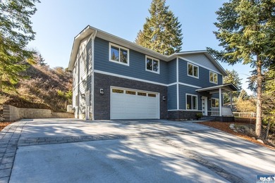 Beach Home Active Under Contract in Sequim, Washington
