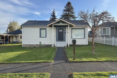 Beach Home For Sale in Port Angeles, Washington