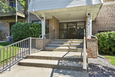 Beach Condo Active Under Contract in Warwick, Rhode Island