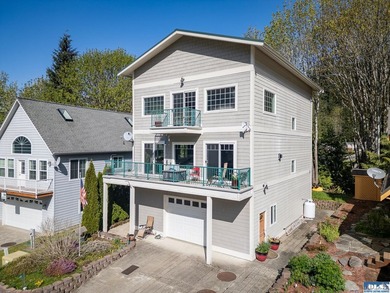 Beach Home For Sale in Port Angeles, Washington