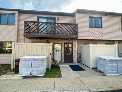 Beach Condo For Sale in Staten Island, New York