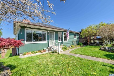 Beach Home For Sale in Port Angeles, Washington