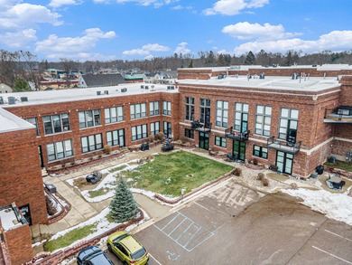 Beach Condo Active Under Contract in South Haven, Michigan