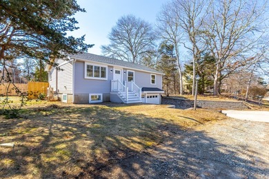 Beach Home For Sale in Teaticket, Massachusetts